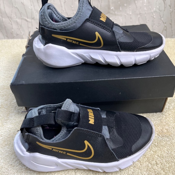 Nike - Picture 2 of 5